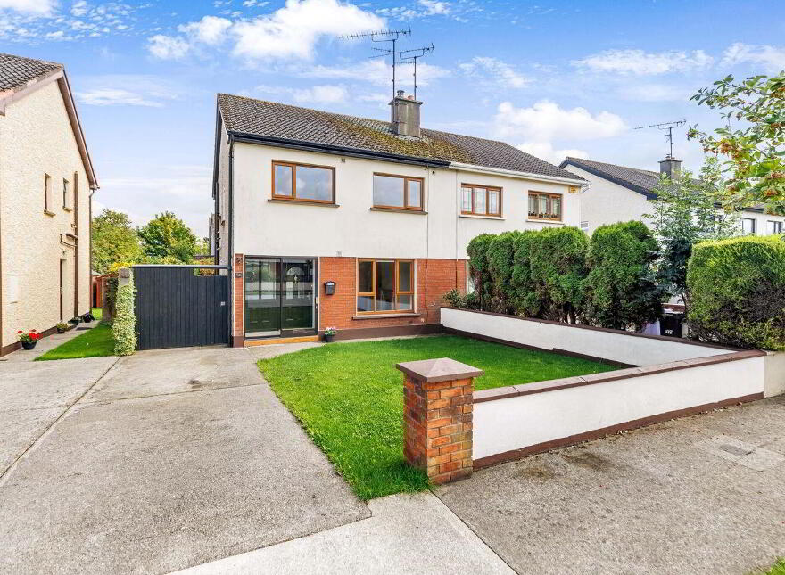 94 Pinebrook, Trim, C15N671