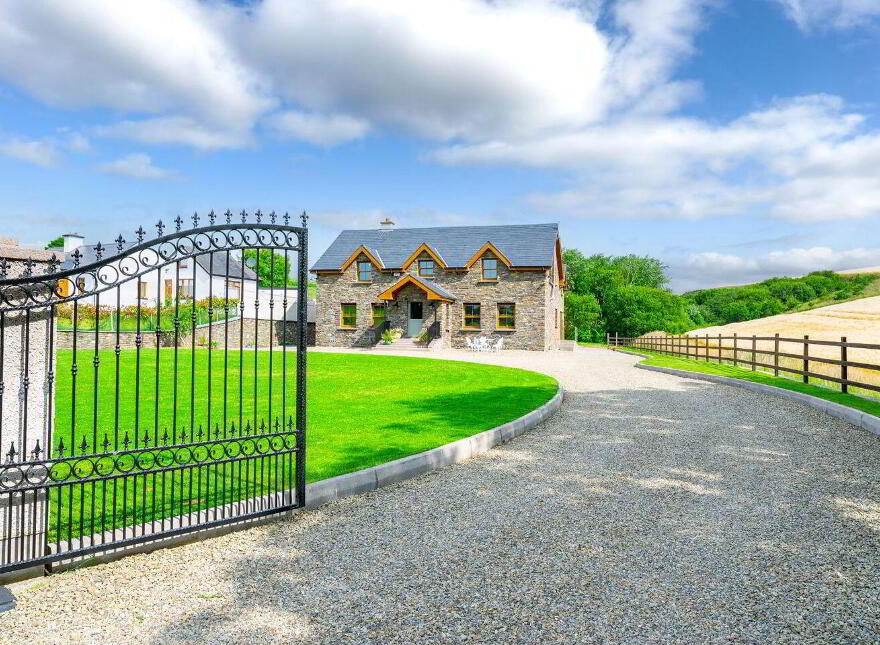 Ballinvarrig, Roberts Cove, Minane Bridge, P17K236