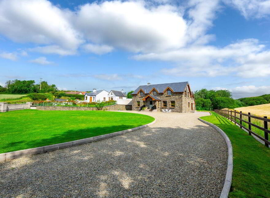 Ballinvarrig, Roberts Cove, Minane Bridge, P17K236