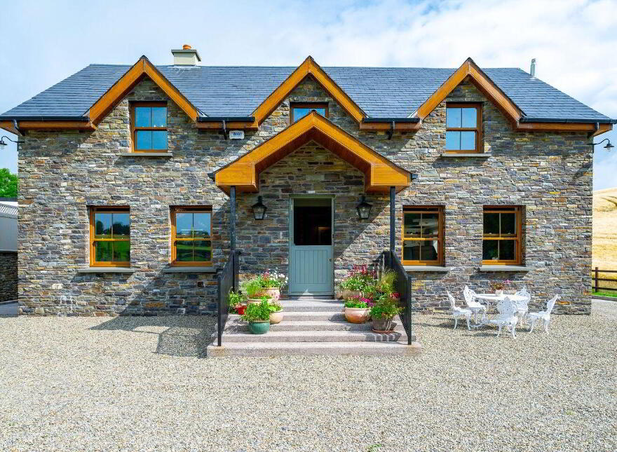 Ballinvarrig, Roberts Cove, Minane Bridge, P17K236