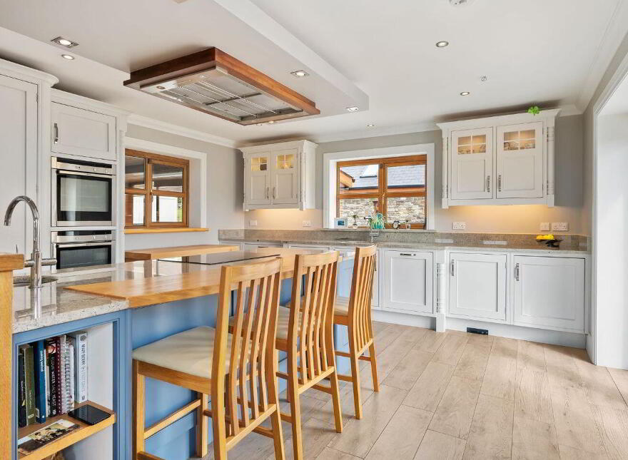 Ballinvarrig, Roberts Cove, Minane Bridge, P17K236