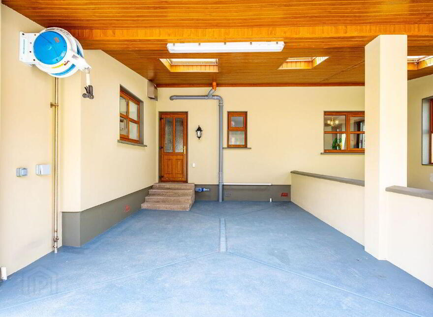 Ballinvarrig, Roberts Cove, Minane Bridge, P17K236