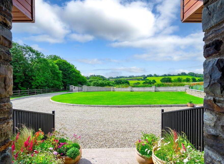 Ballinvarrig, Roberts Cove, Minane Bridge, P17K236