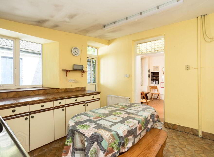 Lake View, Aghatubrid, Glandore, P81TW68