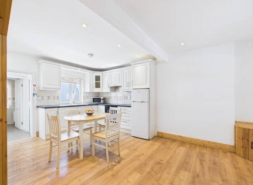 2 Hibernian Buildings, Albert Road, Blackrock, T12Y5FT
