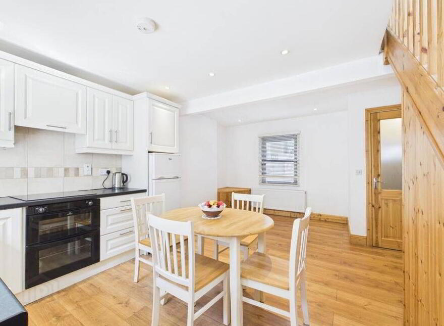 2 Hibernian Buildings, Albert Road, Blackrock, T12Y5FT