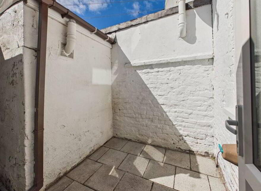 2 Hibernian Buildings, Albert Road, Blackrock, T12Y5FT