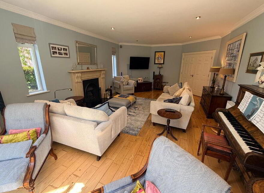 Instow, Riverbank, Douglas, T12Y9V3