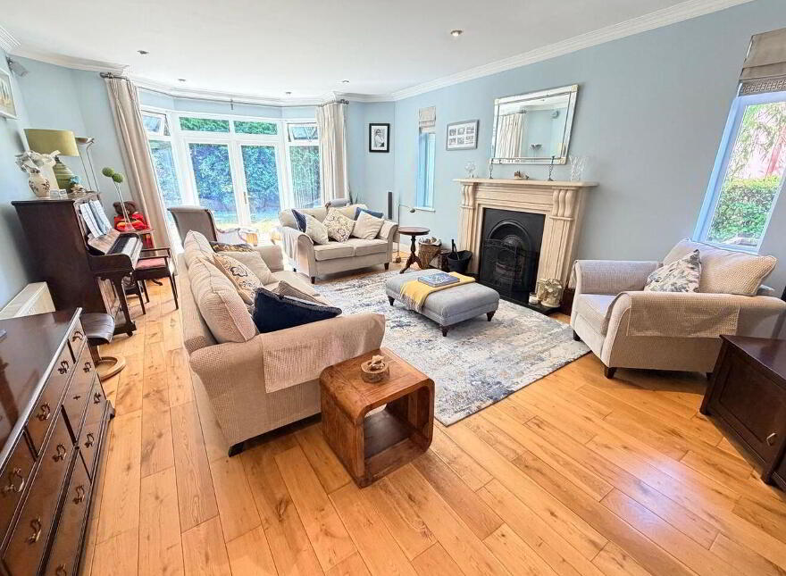 Instow, Riverbank, Douglas, T12Y9V3