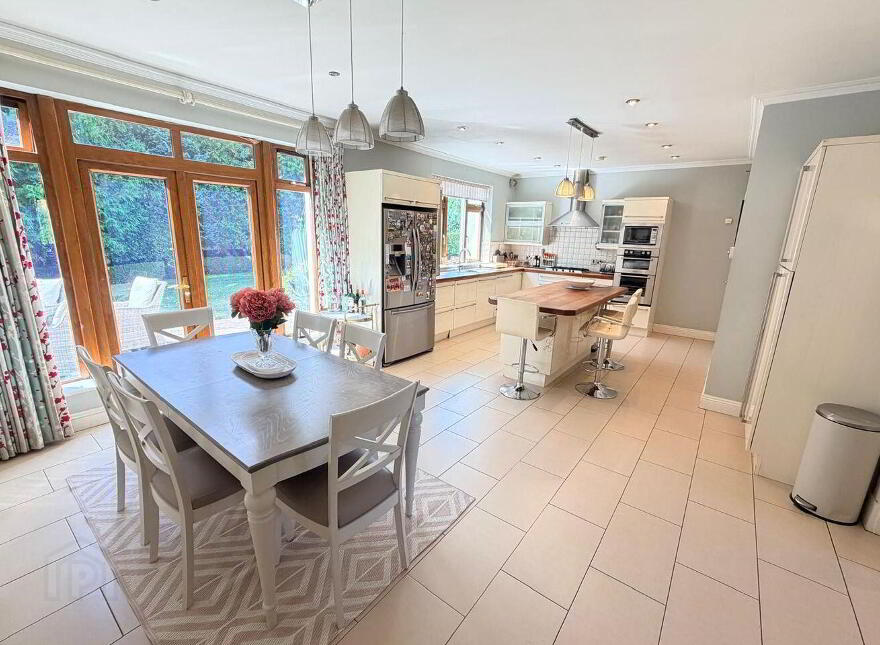 Instow, Riverbank, Douglas, T12Y9V3