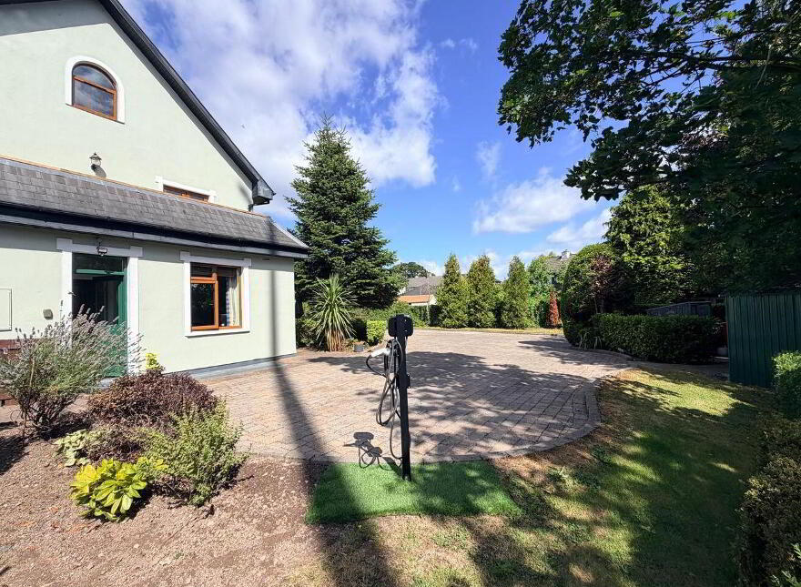 Instow, Riverbank, Douglas, T12Y9V3