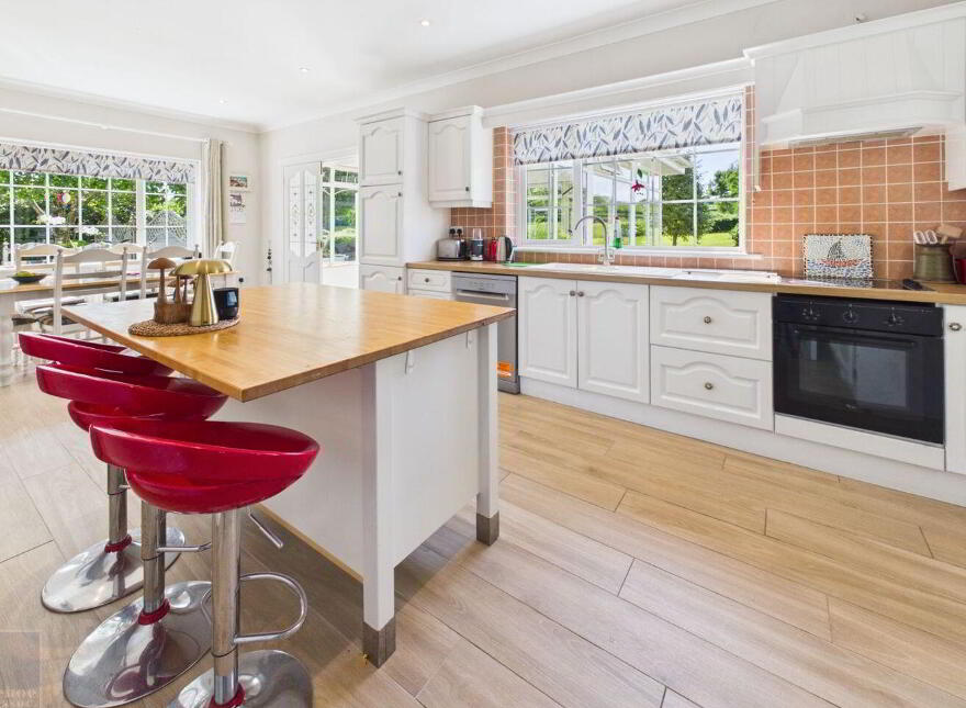 Summerville, Tomgarrow, Adamstown, Y21F854