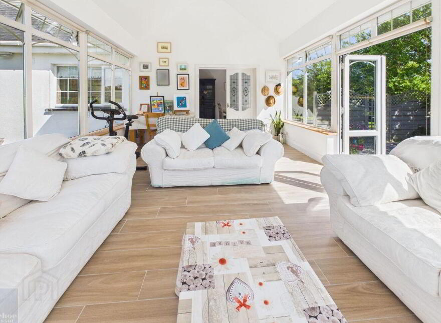 Summerville, Tomgarrow, Adamstown, Y21F854