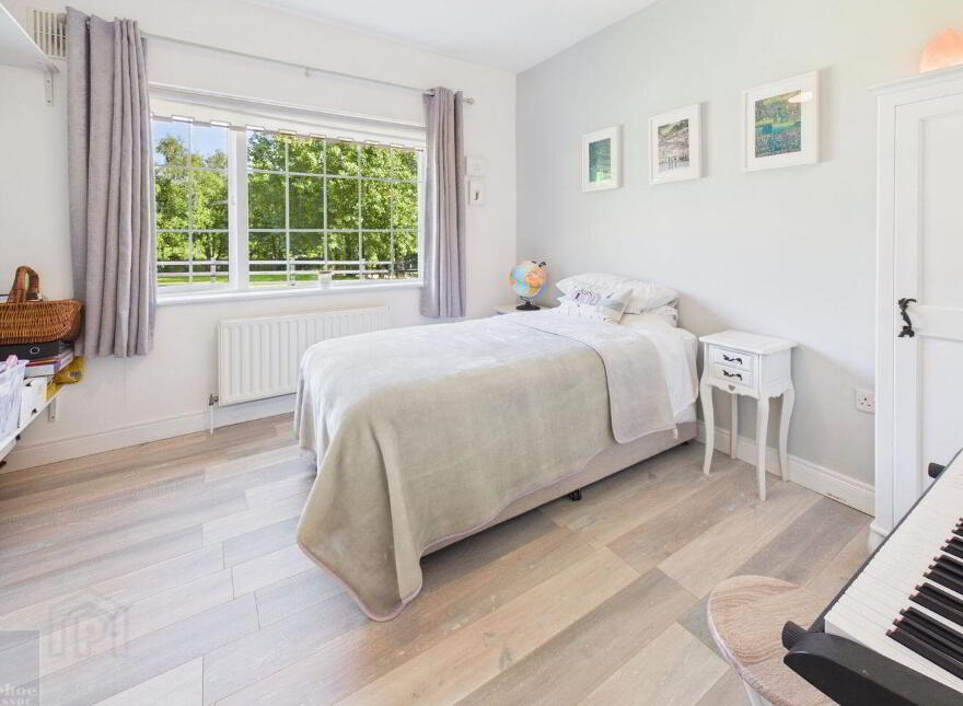 Summerville, Tomgarrow, Adamstown, Y21F854