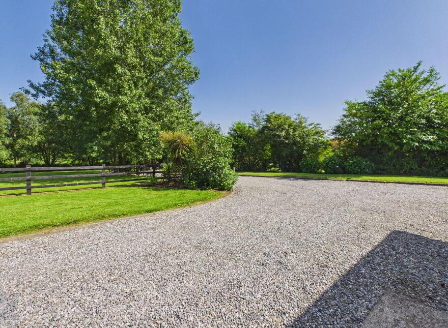 Summerville, Tomgarrow, Adamstown, Y21F854