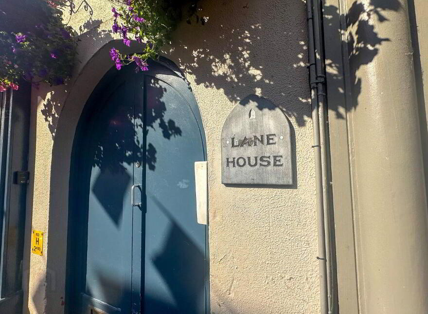 6 Lane House, Cross Street Upper, Galway City Centre, H91HV22