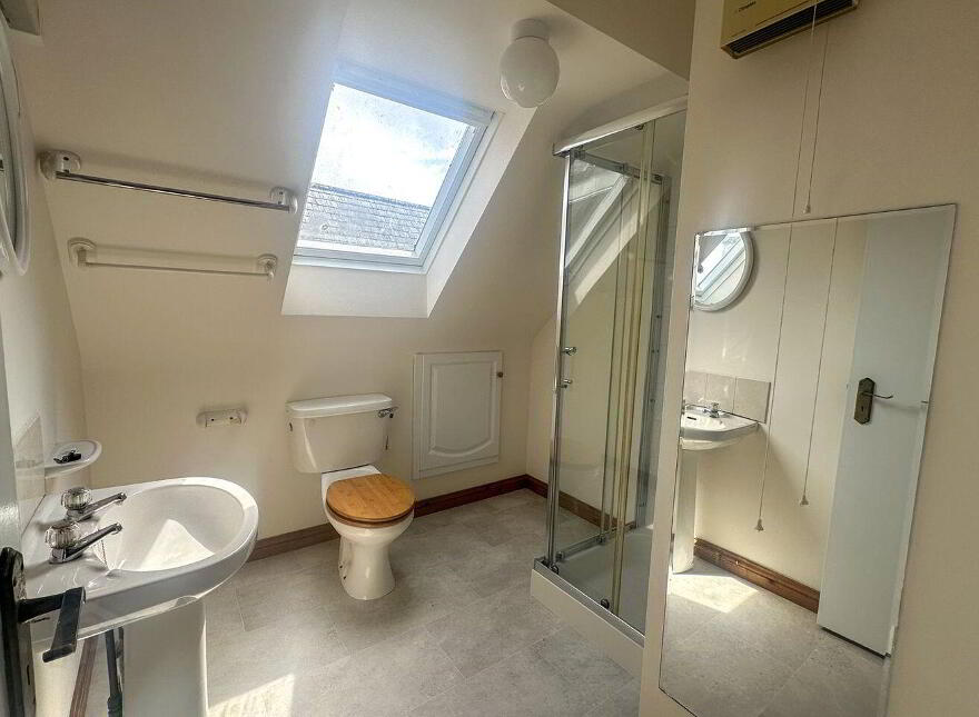 6 Lane House, Cross Street Upper, Galway City Centre, H91HV22