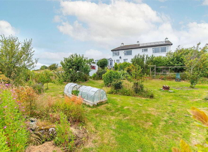 Duirling Bán, New Village, Barna, H91YHT0