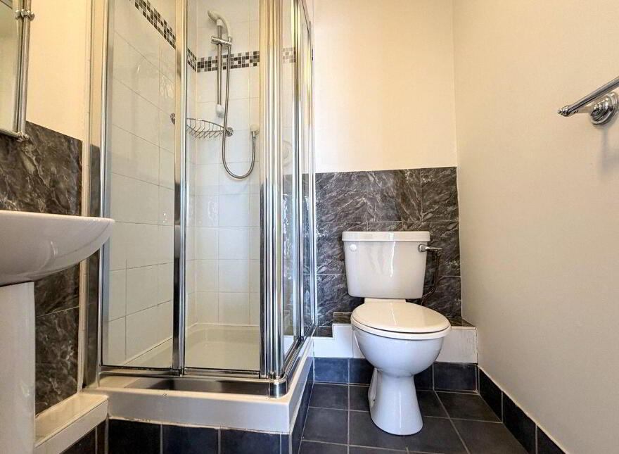 33 Crescent Court, Father Griffin Road, Galway City Centre, H91Y205