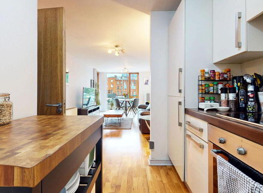 Apartment 8 Block A Mellowes Quay, Usher Street, Dublin 8, D08X654