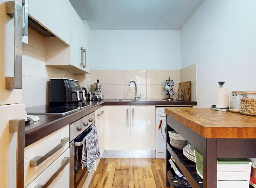 Apartment 8 Block A Mellowes Quay, Usher Street, Dublin 8, D08X654