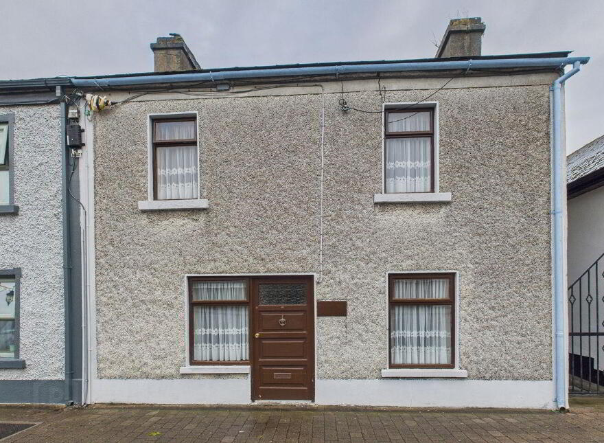 Saint Michael's Square, Ballinasloe, H53E304