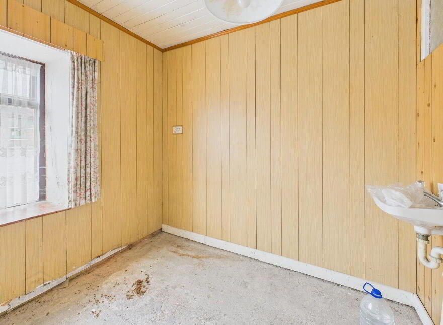 Saint Michael's Square, Ballinasloe, H53E304