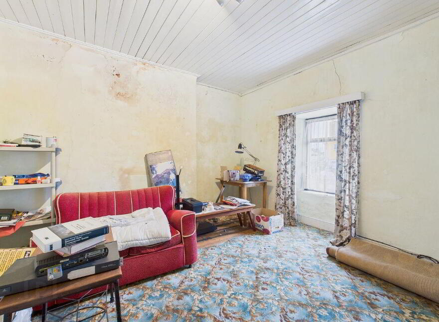 Saint Michael's Square, Ballinasloe, H53E304