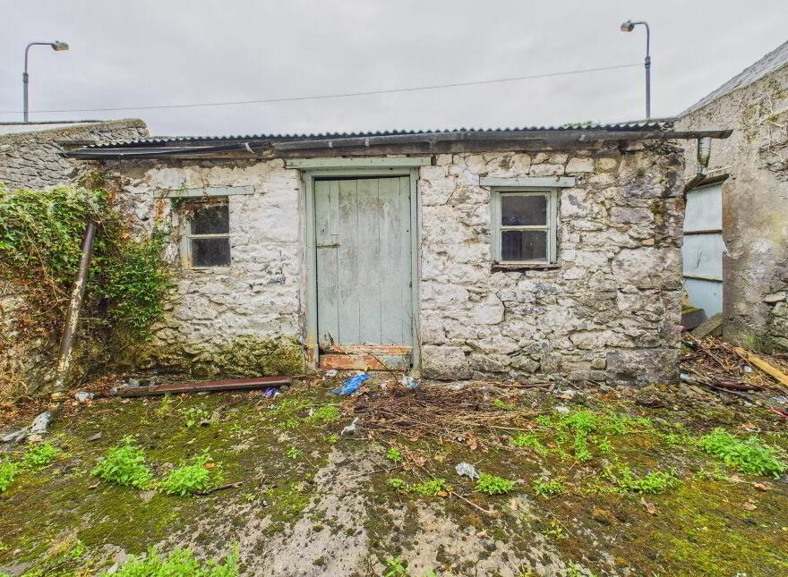 Saint Michael's Square, Ballinasloe, H53E304