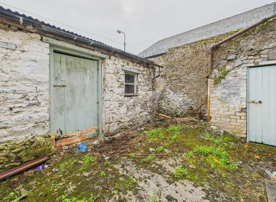 Saint Michael's Square, Ballinasloe, H53E304