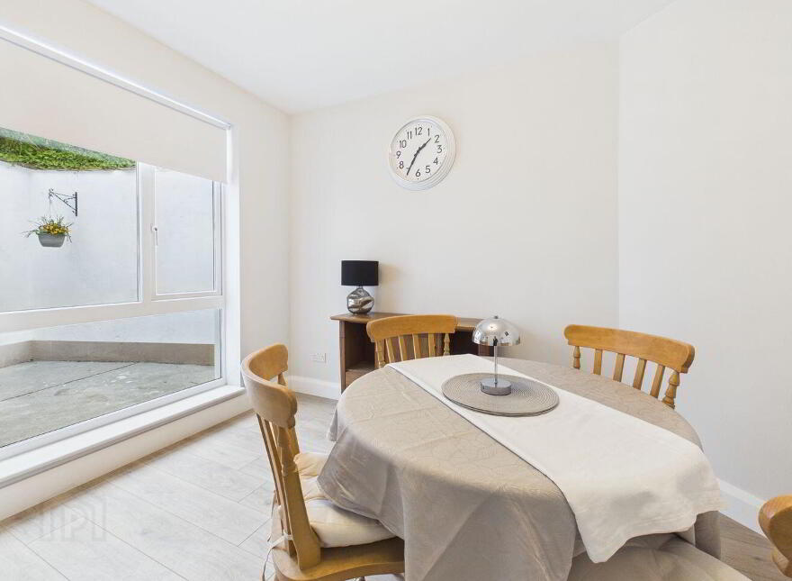 7 Bower Villas, Castlemaine Street, Athlone, N37W265