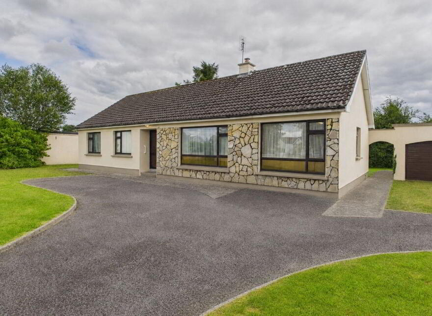 8 Oakmill Drive, Derrymullan, Ballinasloe, H53XA89