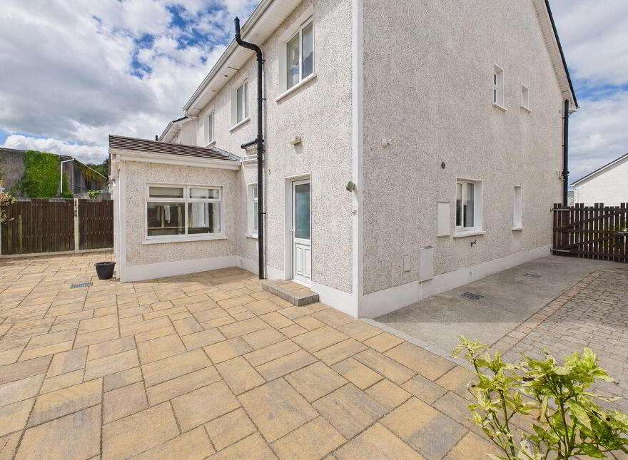 34 Garbally Oaks, Ballinasloe, H53NP82