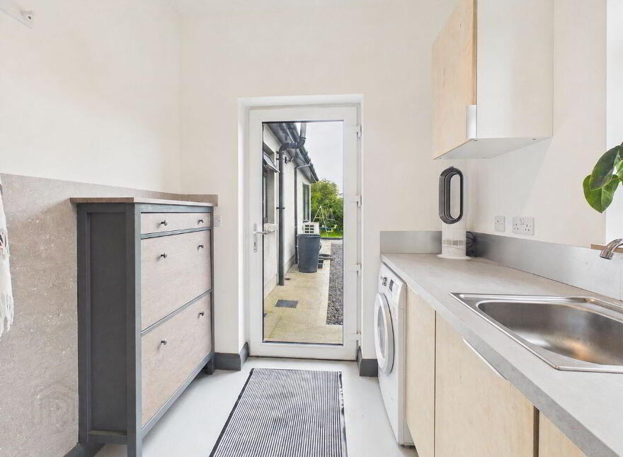 Mount Temple, Williamstown, N37A6W2