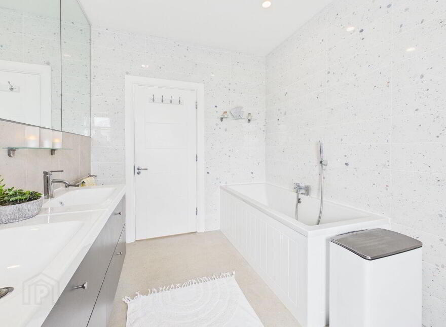 Mount Temple, Williamstown, N37A6W2