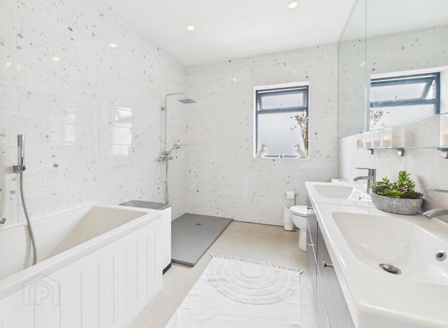 Mount Temple, Williamstown, N37A6W2