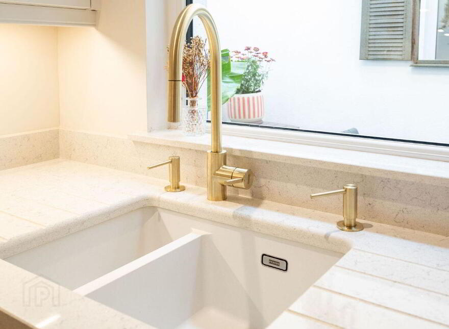 81 Cook Street, South Dublin City, D08DN2X