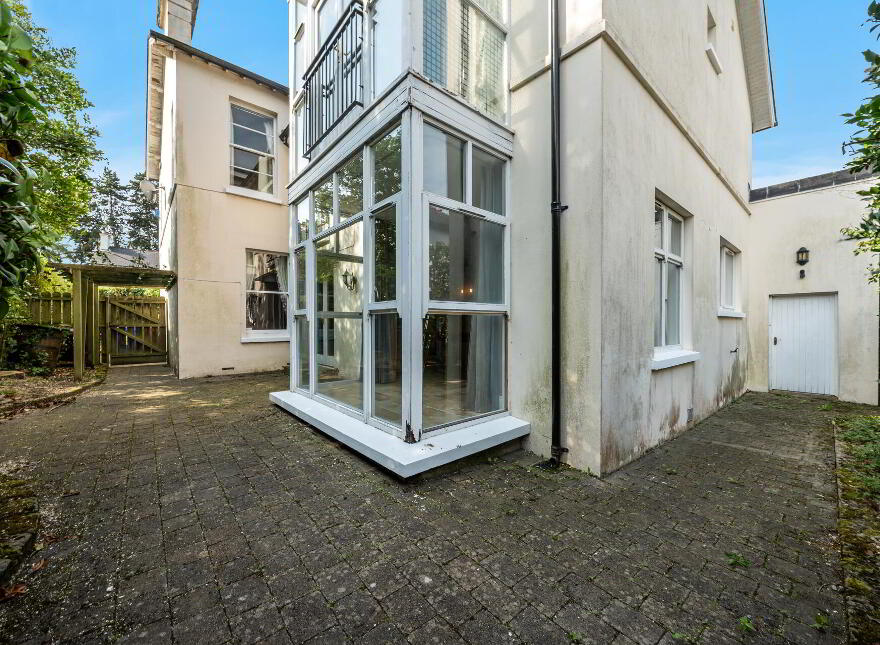 28 Marlborough Park South, Belfast, BT9 6HR
