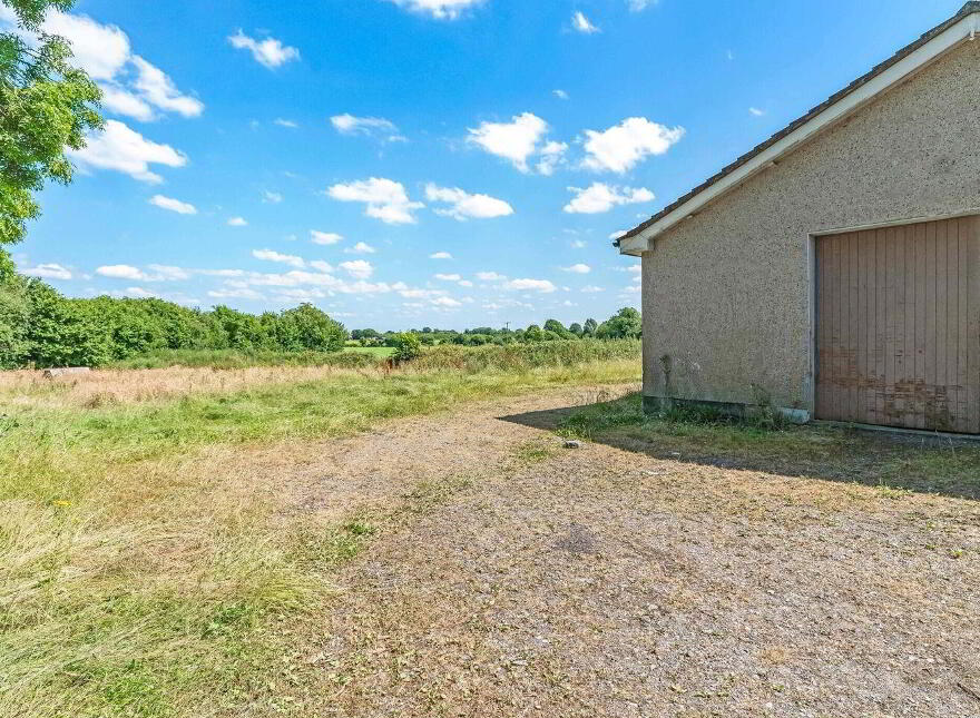House On 4.6 Acres & Outbuilding, Carnisle, Kildalkey, C15R902