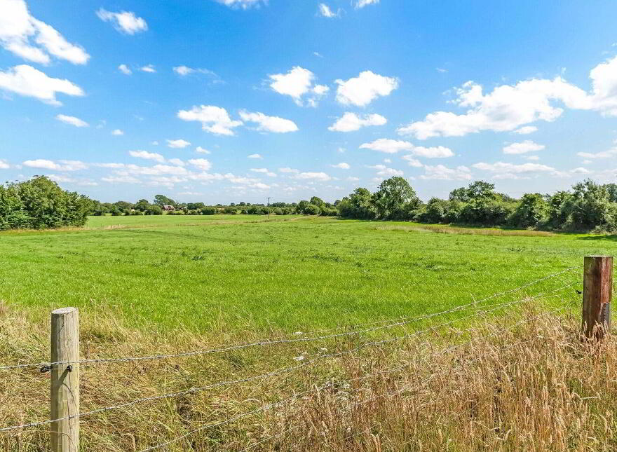 House On 4.6 Acres & Outbuilding, Carnisle, Kildalkey, C15R902