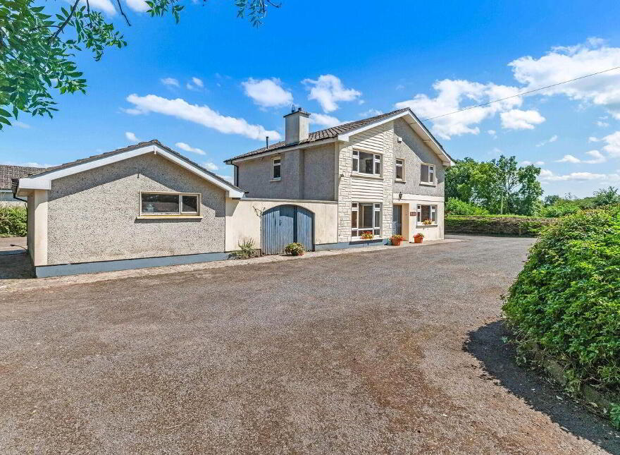 House On 4.6 Acres & Outbuilding, Carnisle, Kildalkey, C15R902