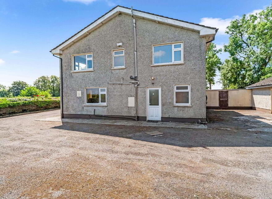 House On 4.6 Acres & Outbuilding, Carnisle, Kildalkey, C15R902
