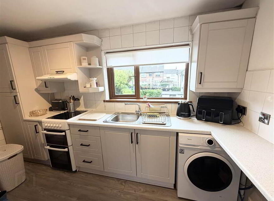 7D Tullymore Gardens, Belfast, BT11 8ND