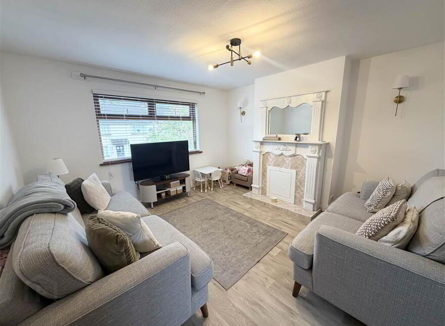 7D Tullymore Gardens, Belfast, BT11 8ND