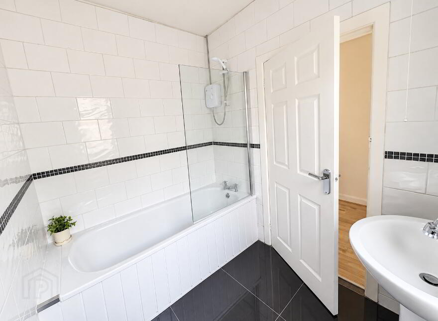 26 Glenvarlock Street, Belfast, BT5 5GS