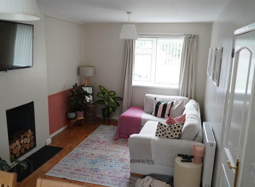 8 Month Lease @, 49 Thornhill Parade, Belfast, BT5 7AT