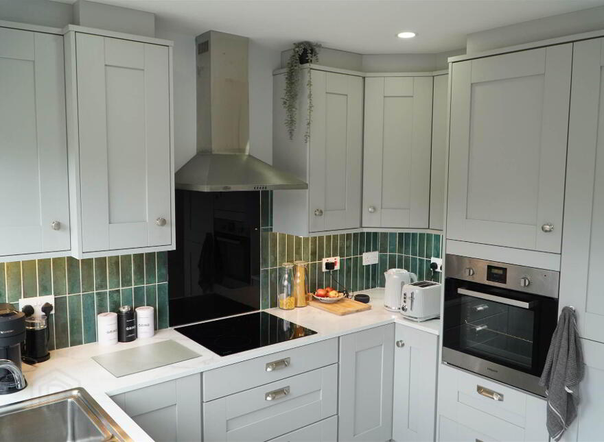 8 Month Lease @, 49 Thornhill Parade, Belfast, BT5 7AT