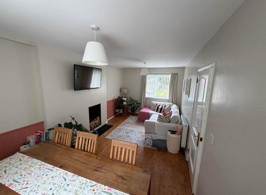 8 Month Lease @, 49 Thornhill Parade, Belfast, BT5 7AT