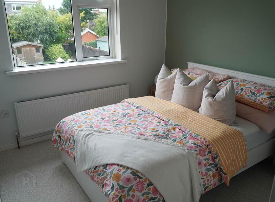 8 Month Lease @, 49 Thornhill Parade, Belfast, BT5 7AT