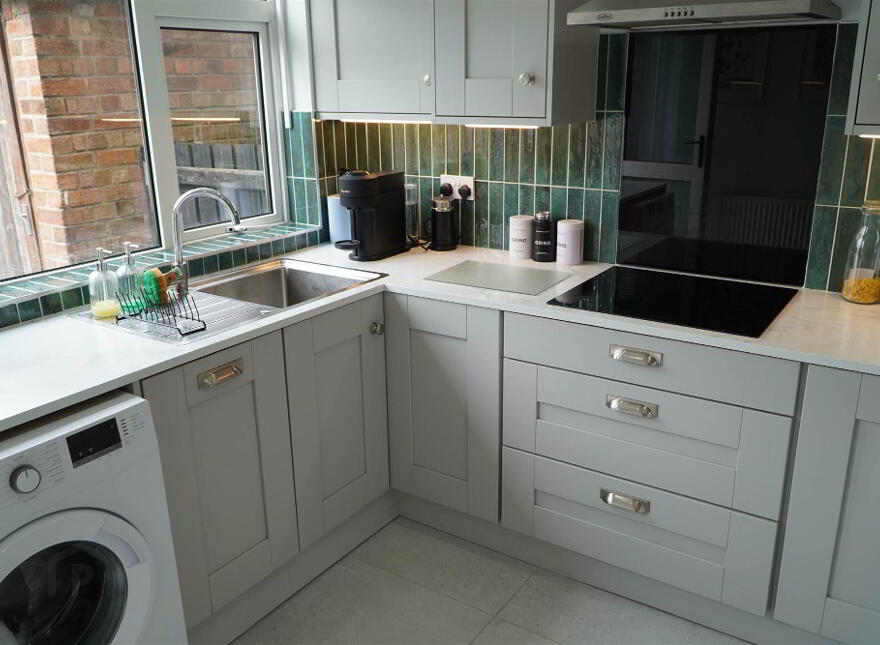 8 Month Lease @, 49 Thornhill Parade, Belfast, BT5 7AT